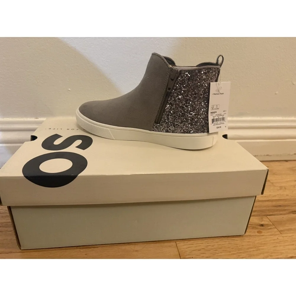 SO Novah Youth Girl Slip On Sparkle Boot Color Pewter. Size 1 NWT NIB